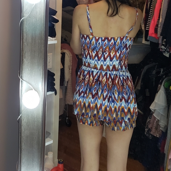 Cute patterned romper - Picture 3 of 3